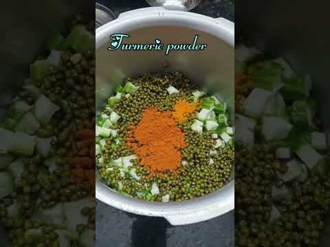 பச்சைபயிறு பீர்க்கங்காய் குழம்பு #shorts #shortscookingvideo #chappathisidedish #dosasidedish #short