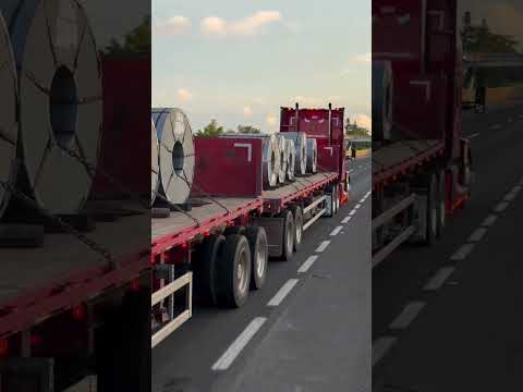 Mala sujeción de la carga es causal de accidentes. #TransportedeCarga