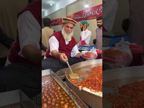 80 year’s Old Baba  Gajar Halwa(sweet Carrots) #streetfood #food #foodie